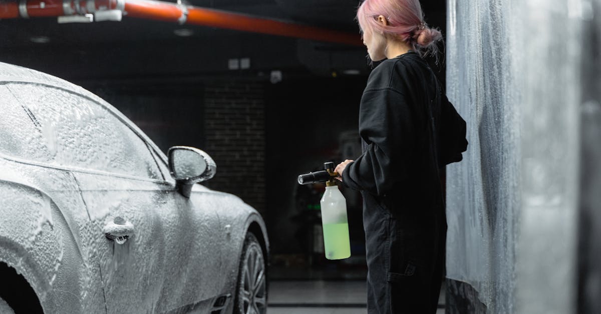 Pros and Cons of Bagging Grass Clippings